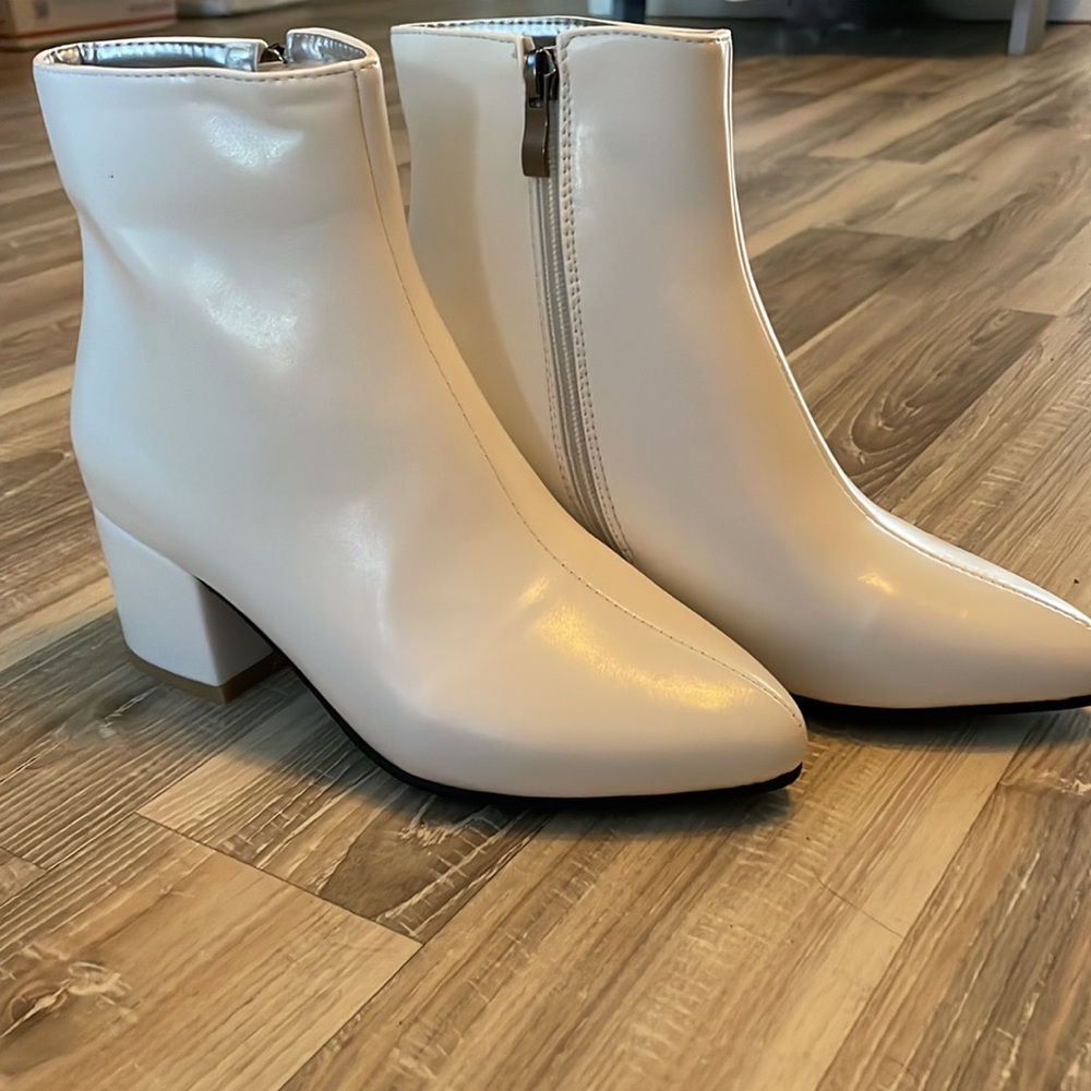 NWT White Leather Short Boots - Picture 3 of 8